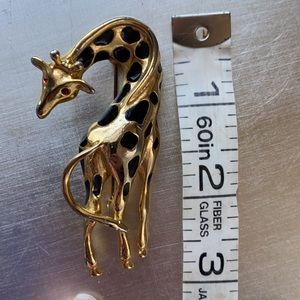 Gorgeous Giraffe Pin  🦒
